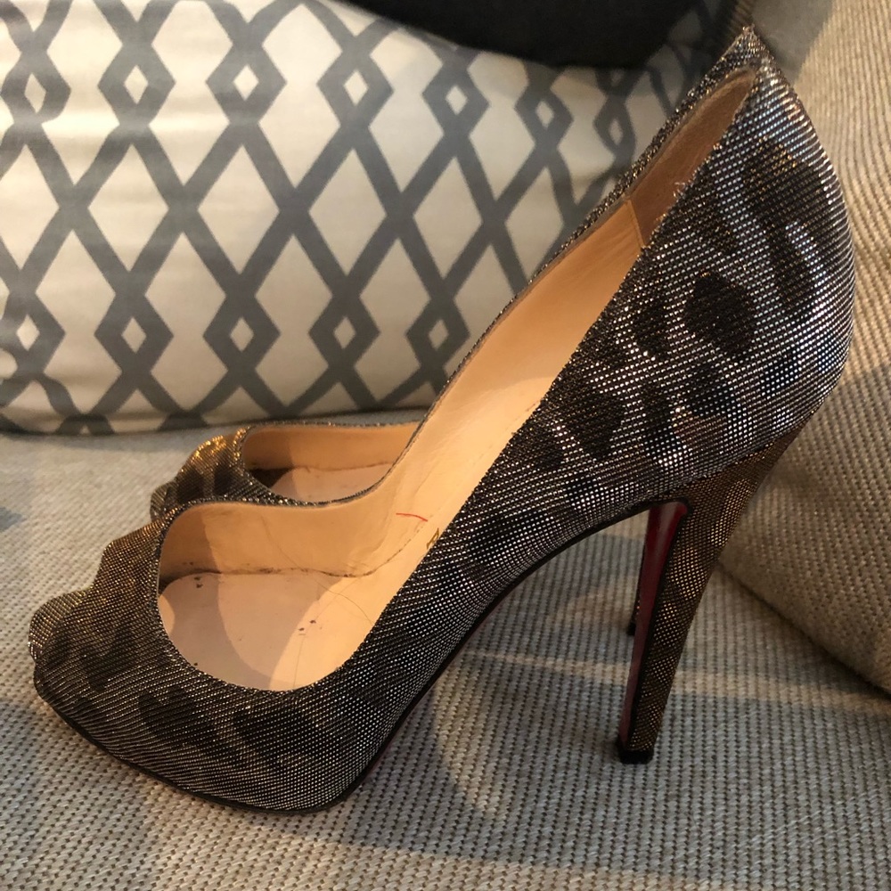 Christian Louboutin Very Prive peep toe pumps